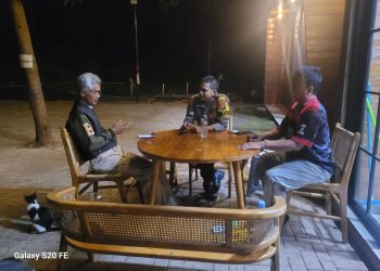 Bhabinkamtibmas Polsek Bungursari Polres Purwakarta Perkuat Kamtibmas melalui Ronda Malam Bersama Warga