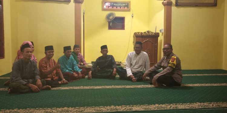 Polsek Bungursari Polres Purwakarta Intensifkan Tarawih Keliling di Desa Dangdeur, Perkuat Harkamtibmas