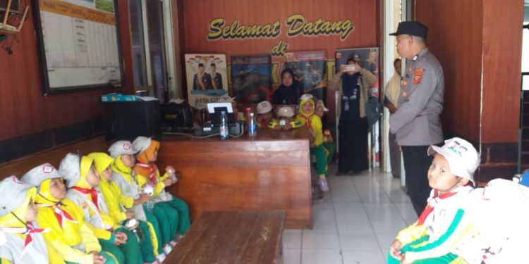 Kunjungan TK IT Candra Buana ke Polsek Cibatu Dukung Program Belajar Anak Usia Dini