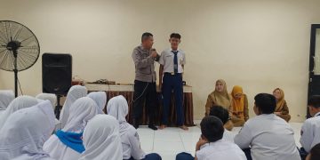Kanit Binmas Polsek Cibatu Berikan Pembinaan dan Penyuluhan kepada Pelajar SMPN 3 Cibatu