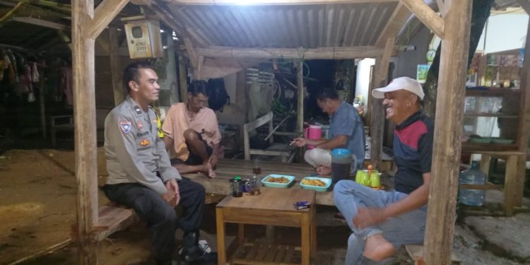 Jelang Sahur dan Tarawih, Bhabinkamtibmas Polsek Cibatu Ingatkan Warga Tingkatkan Kewaspadaan