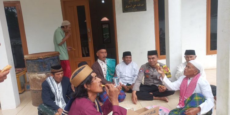 Jalin Silaturahmi, Bhabinkamtibmas Polsek Cibatu Gandeng Tokoh Agama Jaga Kondusifitas