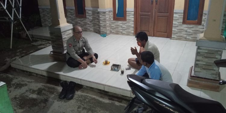 DDS Malam Hari, Bhabinkamtibmas Bungurjaya Perkuat Keamanan Lingkungan