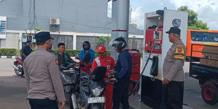 Patroli SPBU, Anggota Polsek Jatiluhur Antisipasi Gangguan Kamtibmas
