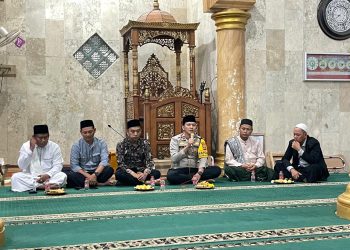 Kapolsek Kiarapedes Pererat Silaturahmi dengan Program Taraweh Keliling
