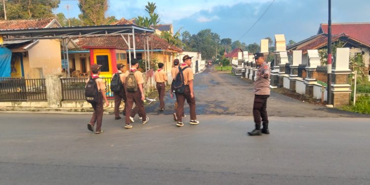 Prosedur Tetap Pagi Hari di Polsek Kiarapedes
