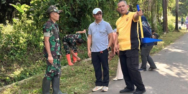 Wujudkan Lingkungan Asri, Personel Polsek Purwakarta Kota Gelar Korve Serentak di Aspol Tegalsari