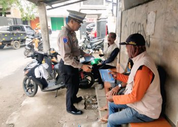 Tingkatkan Kesadaran Berkendara, Unit Lantas Polsek Purwakarta Kota Sambangi Pangkalan Ojek Citalang