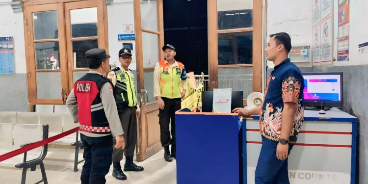 Cegah Gangguan Kamtibmas, Unit Patroli Polsek Purwakarta Kota Gencarkan Patroli Dialogis