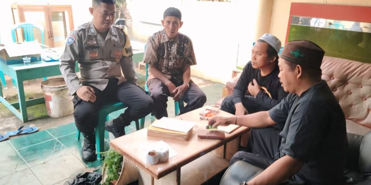 Pererat Silaturahmi, Bhabinkamtibmas Kelurahan Cigelam Gelar Sambang Warga Guna Pastikan Kondusifitas