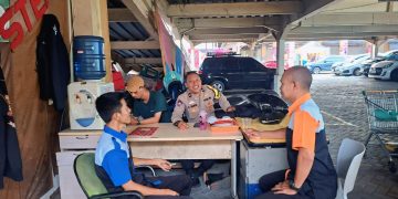 Pererat Silaturahmi, Bhabinkamtibmas Nagri Tengah Sambangi Warga Guna Pastikan Kondusivitas Wilayah