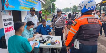 Pastikan Angkutan Umum Aman, Satlantas Polres Purwakarta Gelar Ramp Check dan Tes Alkohol di Cikopo