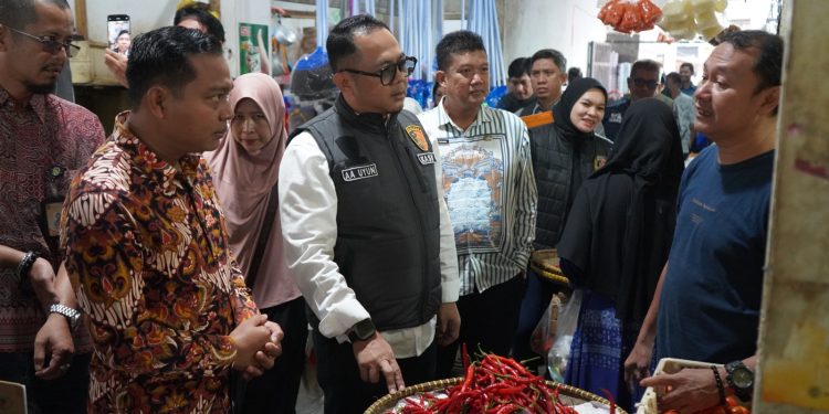 Pastikan Stok Aman dan Harga Stabil Jelang Ramadhan, Polres Purwakarta Gelar Operasi Pasar