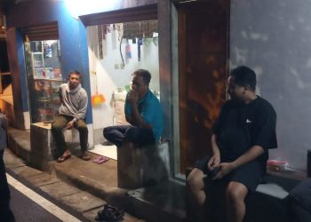 Cegah Kejahatan dari Diri Sendiri, Bhabinkamtibmas Desa Salem Ajak Warga Tingkatkan Kewaspadaan Lingkungan