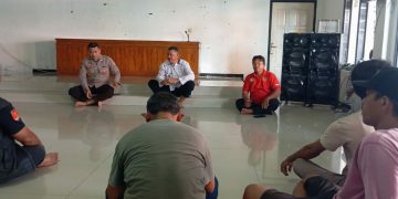 Aiptu Hari Adrianto Bhabinkamtibmas Polsek Pasawahan Gelar Diskusi Kamtibmas Bersama Warga Di Desa Salamjaya