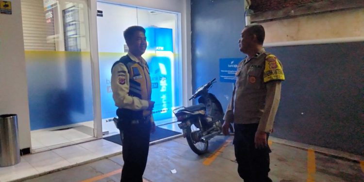 Polsek Plered Gelar Patroli Dialogis, Sebagai Upaya Cegah Aksi Kejahatan