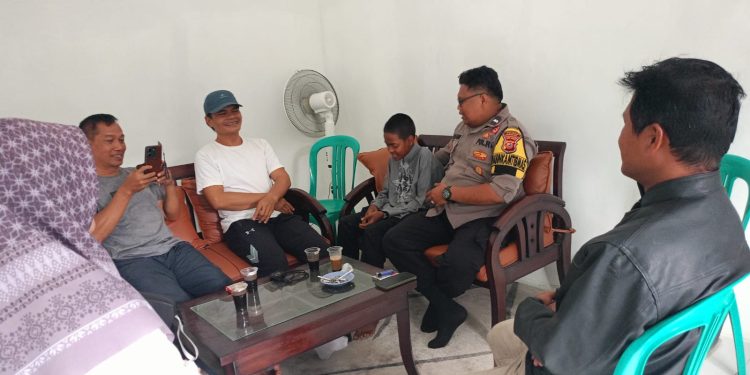 Wujudkan Polri Yang Humanis, Polsek Plered Gelar Ngopi Kamtibmas Bareng Masyarakat