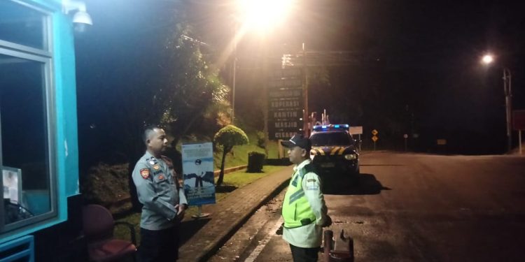 Cegah Aksi Kriminal Di Malam Hari, Polsek Plered Gelar Patroli Blue Light