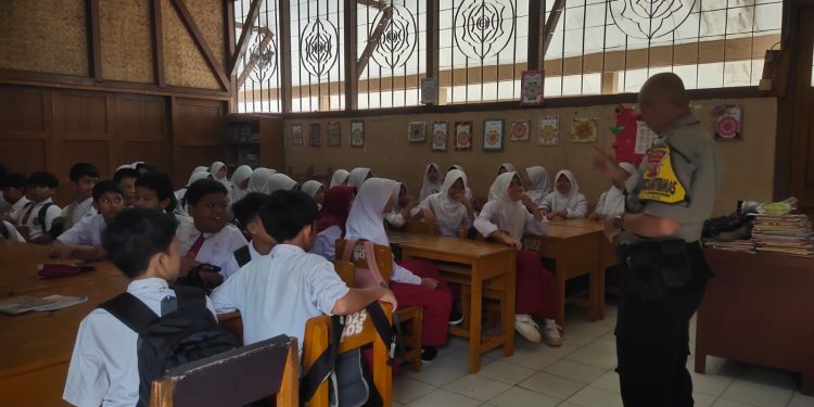 Cegah Kenakalan Remaja, Polsek Plered Lakukan Sambang Ke Sekolah