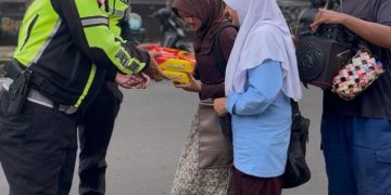 Wujudkan Polri Yang Humanis, BM Satlantas Polres Purwakarta Gelar Kegiatan Berbagi