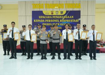 Apresiasi Pengabdian Tanpa Batas, 12 Personel Berprestasi Terima Penghargaan dari Polres Purwakarta