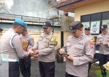 Kapolsek dan Kanit Provost Polsek Jatiluhur Laksanakan Penegakan Disiplin Anggota