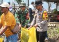 Tindak Lanjut Arahan Presiden RI, Polres Purwakarta Bersihkan Kawasan Wisata Pelabuhan Biru Jatiluhur