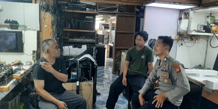 Door to Door System dan Patroli Dialogis, Cara Humanis Bhabinkamtibmas Pondok Bungur Jaga Kamtibmas