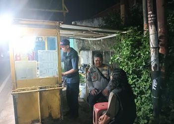 Bhabinkamtibmas Desa Galudra Intensifkan Patroli Malam, Antisipasi Kejahatan dan Premanisme terhadap PKL dan UMKM