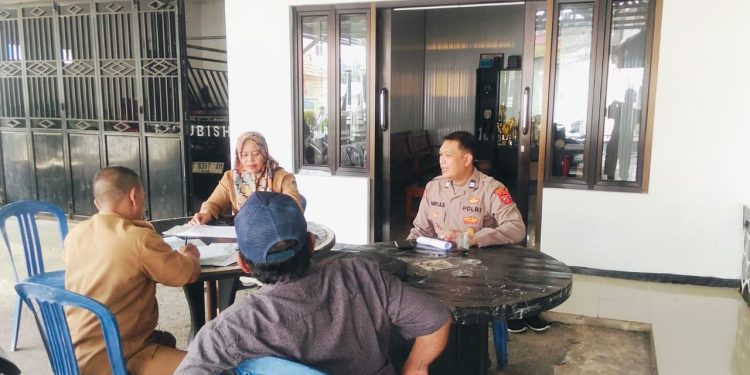 Antisipasi Bencana Alam, Bhabinkamtibmas Salamjaya Intensifkan Sambang dan Binluh ke Perangkat Desa