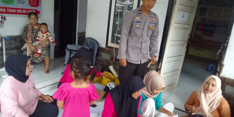 Bhabinkamtibmas Salam Mulya Dampingi Kegiatan Posyandu, Wujud Nyata Kehadiran Polri di Tengah Masyarakat