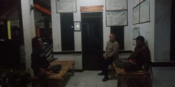 Bhabinkamtibmas Pasawahan Kidul Rutin Patroli Malam, Sapa Warga dan Sampaikan Imbauan Kamtibmas