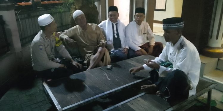 Tarawih Bersama Warga, Aipda Jabar Ajak Jaga Kamtibmas Selama Ramadan