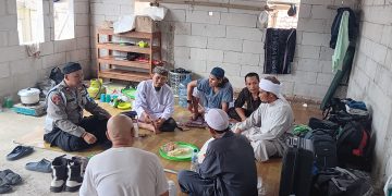 Bhabinkamtibmas Desa Ciherang Sambangi Tokoh Agama, Perkuat Sinergi dalam Memelihara Kamtibmas