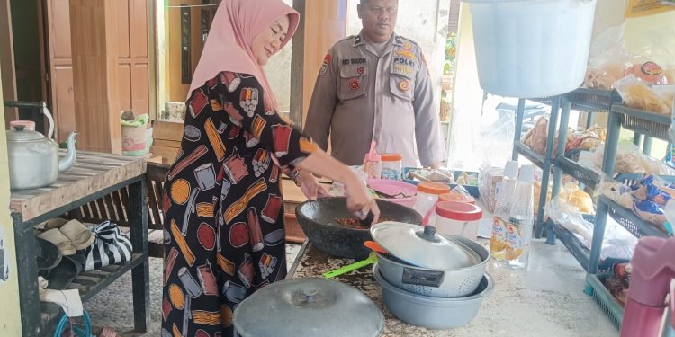 Bhabinkamtibmas Desa Galudra Imbau Pelaku UMKM Tidak Segan Laporkan Premanisme