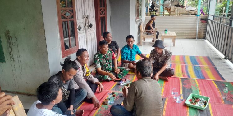 Dekat dengan Warga, Sinergitas TNI–Polri Terlihat dalam Sambang Desa Cipancur