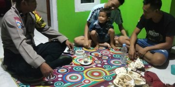 Bhabinkamtibmas Desa Taringgul Tengah Sambangi Warga, Sampaikan Pesan Kamtibmas