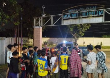 Polsek Cibatu Patroli Malam, Ingatkan Anak-Anak Hindari Perang Sarung dan Balap Liar