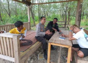 Sambang Warga, Bhabinkamtibmas Polsek Cibatu Antisipasi Gangguan Kamtibmas Selama Ramadhan