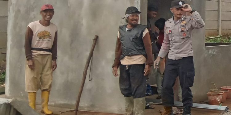 Giat Sambang Warga Bhabinkantibmas Desa Pusakamulya Polsek Kiarapedes