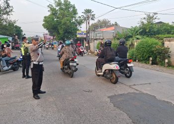 Unit Lantas Polsek Jatiluhur Laksanakan Gatur Guna Cegah Kemacetan Arus Lalu Lintas