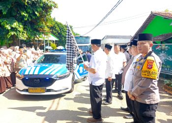 Bentuk Pelayanan Masyarakat, Polisi Di Purwakarta Hadiri Pelepasan Calon Jemaah Haji Kloter 40 KJT