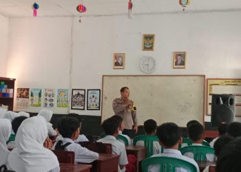 Sambang Ke Sekolah, Upaya Polsek Plered Edukasi Pelajar Soal Kenakalan Remaja