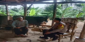 Bhabinkamtibmas Desa Nangewer Sambangi Warga, Sampaikan Pesan Kamtibmas