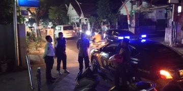 Perkuat Koordinasi dengan Petugas Keamanan, Polsek Pasawahan Gelar Patroli Dialogis di Kantor Bank BRI Unit Pasawahan