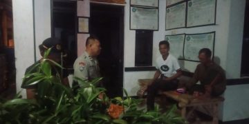 Sinergi Polri dan pemerintah desa diperkuat, Bhabinkamtibmas Pasawahan Kidul ajak patroli bersama jaga keamanan lingkungan