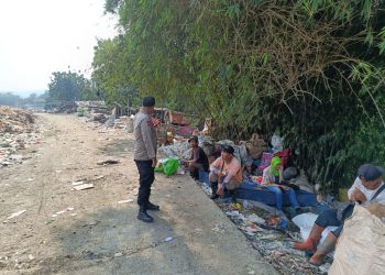 Lewat Sambang TPA, Bhabinkamtibmas Dorong Kepedulian Masyarakat Menjaga Lingkungan