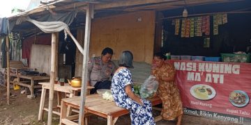 Ketuk pintu warga, Bhabinkamtibmas Polsek Pasawahan bangun deteksi dini demi cegah gangguan kamtibmas