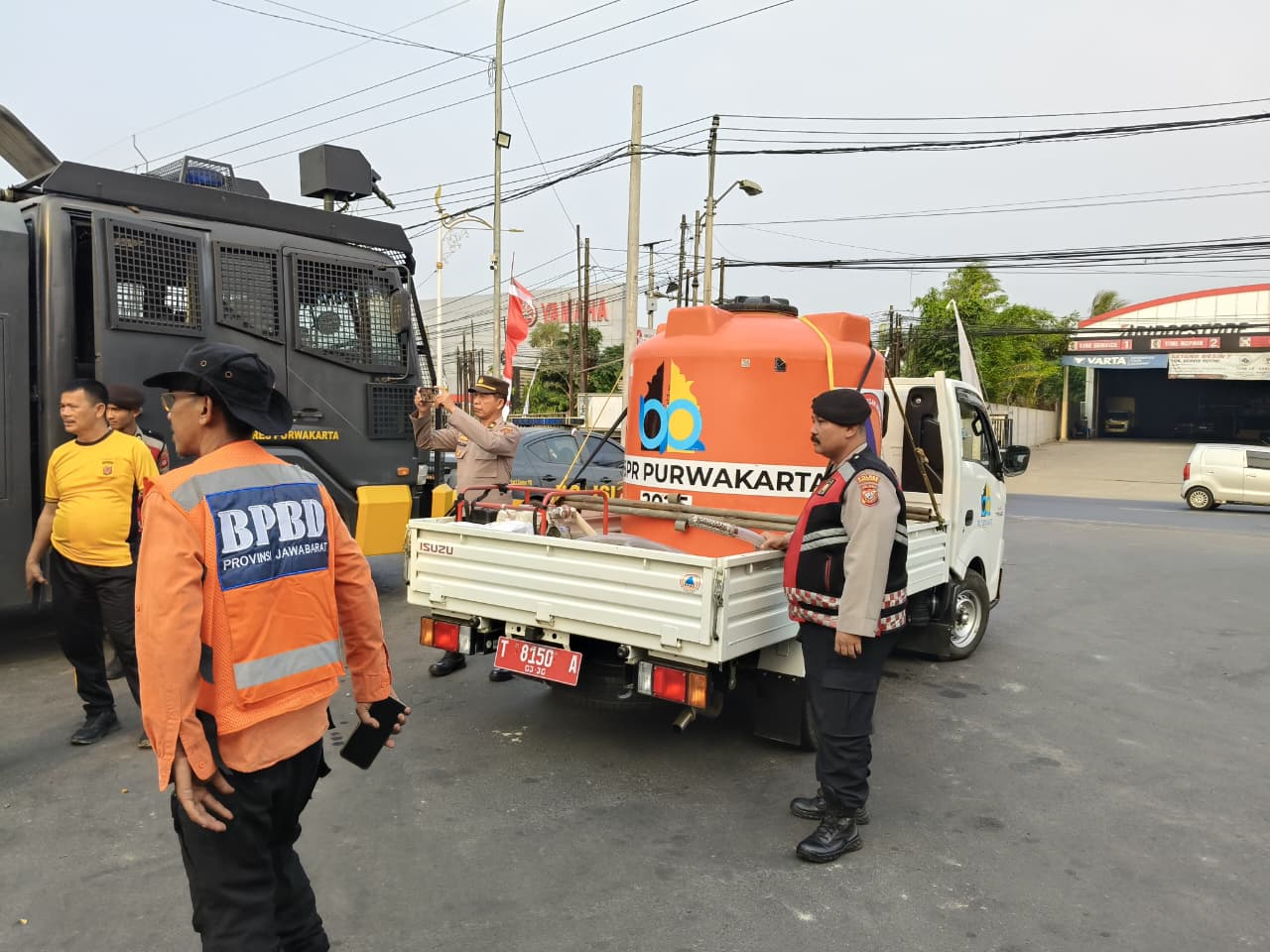 Ketika Air Menjadi Kebutuhan Mendesak, Polres Purwakarta Hadir Membawa Bantuan ke Ciwangi
