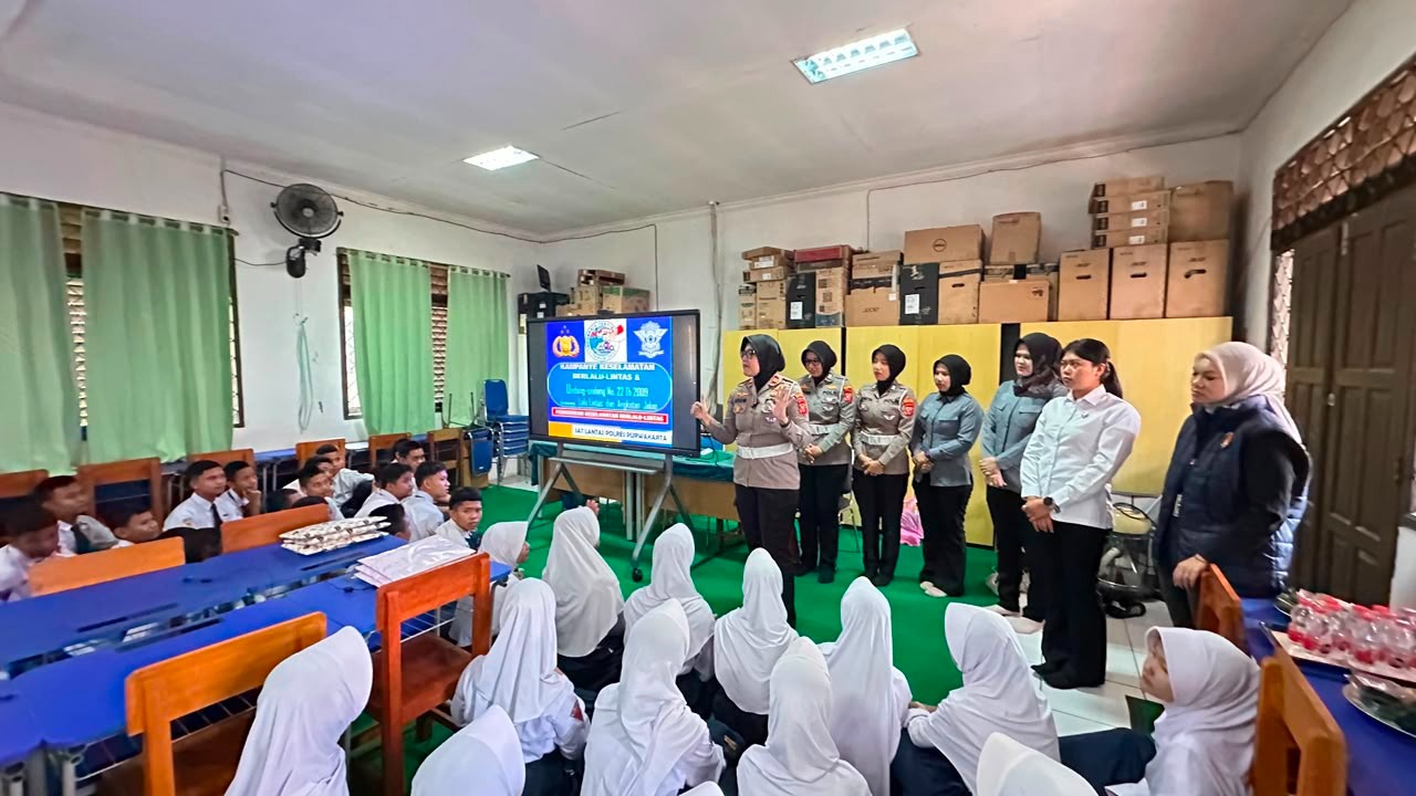 Polwan Polres Purwakarta Goes to School, Edukasi Pelajar tentang Lalu Lintas, Bullying, Narkoba hingga Bijak Gunakan AI